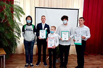 Ученики кировского «Кванториума» заняли 1 и 2 место на научно-технической конференции