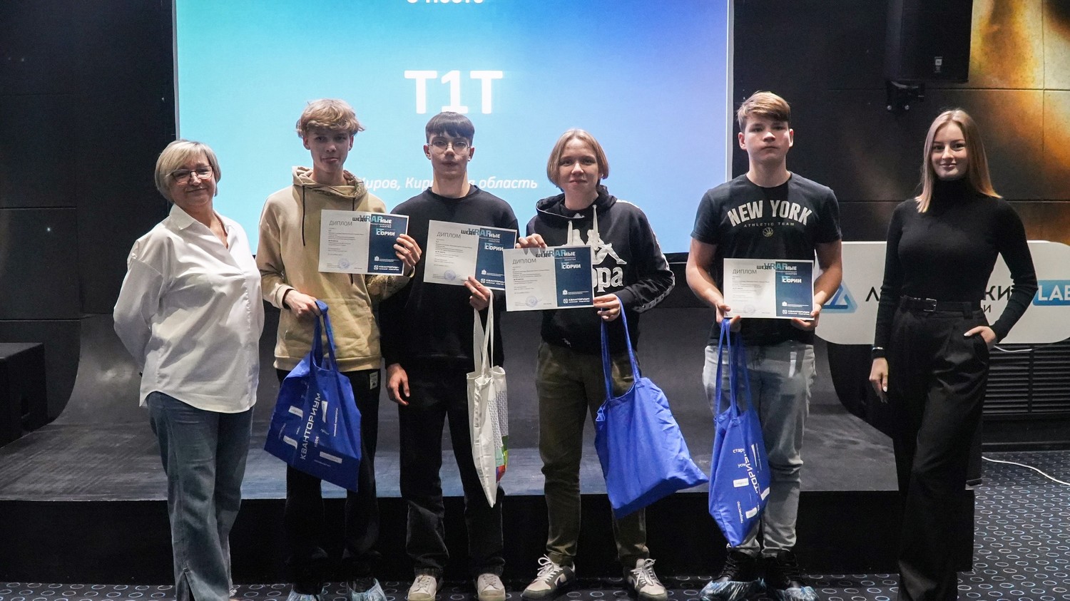 Ученики VR/AR-квантума «Кванториума» заняли призовое место на межрегиональном хакатоне в Нижнем Новгороде