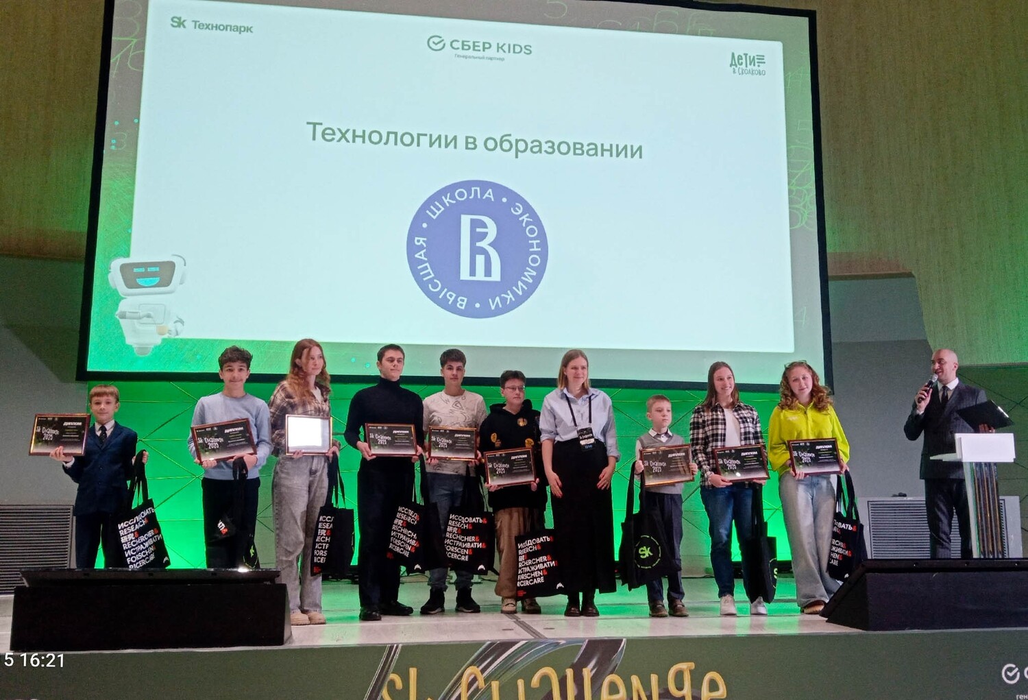 Кванторианец вместе с наставником побывал на Фестивале молодежных технологических проектов в «Сколково»